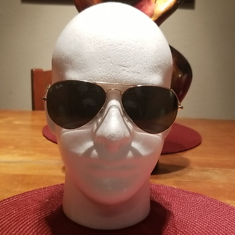 Ray Ban RB 3025 aviators. Size. L